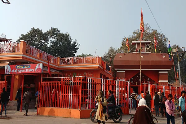 Shri Bade Hanuman Ji Mandir: Near the banks of Ganga and Yamuna in Prayagraj near Sangam and Fort.