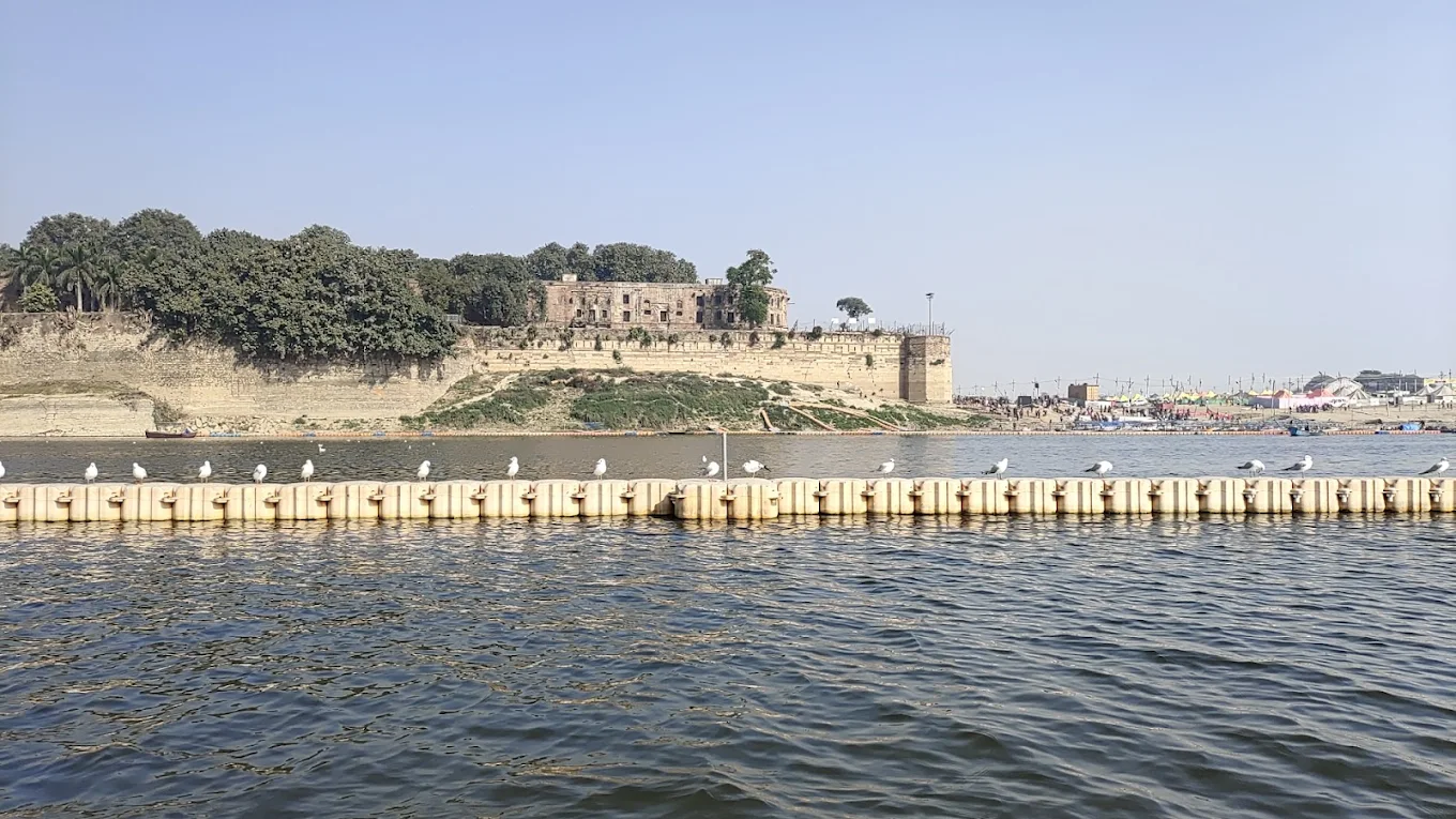 Akbar Fort, Prayagra: Allahabad Fort was modified by the Mughal emperor Akbar at Prayagraj in 1583